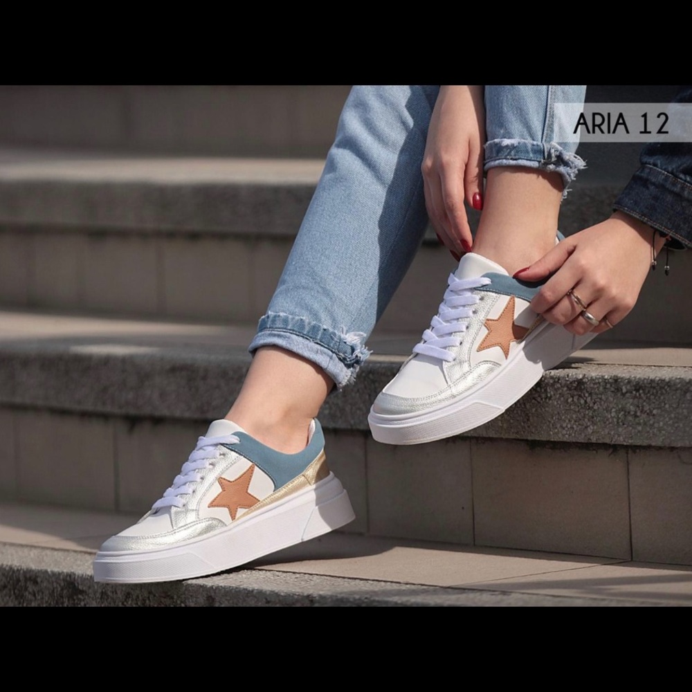 Shoe wish lacee, Aprox 2” tall, Round tío, Side detail wish star,Padded footbed